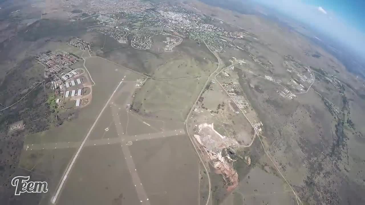 Friday Freakout: Confused Skydive Student Pulls Wrong Handle, Loses Main Parachute