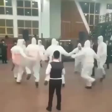 الانتصار على البشرية الغبية يستحق الإحتفال