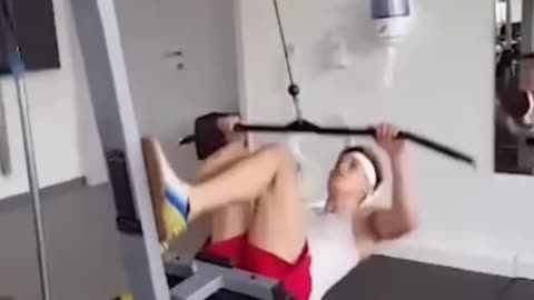 WORKOUT GIRL FAILS IN GYM
