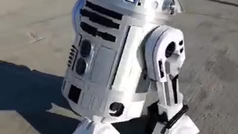 R2-D2 Cantina Dance