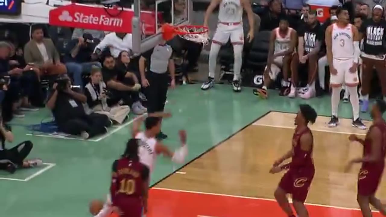 NBA - Wemby runs the fastbreak and extends for the alley-oop jam! Spurs-Cavs