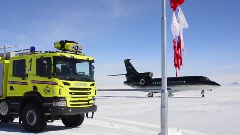 Jetflite's Falcon 7X at Antarctica