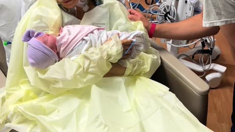 Mom Reunites with Her Baby After 5 Days on Ventilator – A Heartwarming Miracle