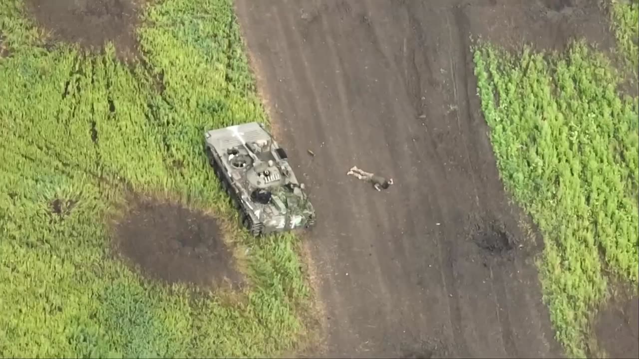 Footage of the beginning of a Ukrainian armored assault on Russian positions and result