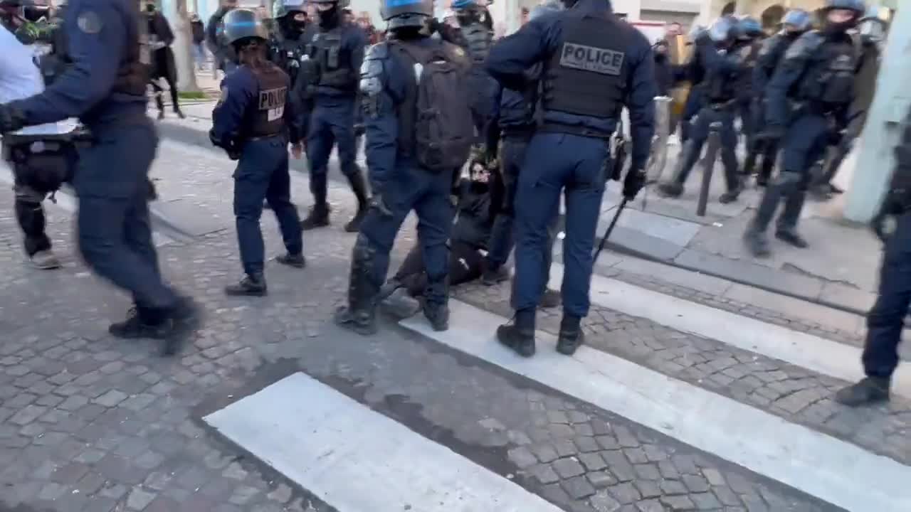 Macron's minions baton and teargas anyone in sight in Paris!