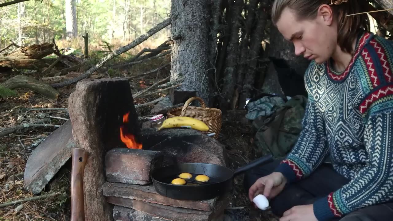 Relaxing AUTUMN Camping🍂 Fishing, Foraging, Bushcraft Shelters