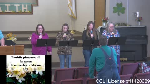 Moose Creek Baptist Church sings “I Surender All“ During Service 3-13-2022