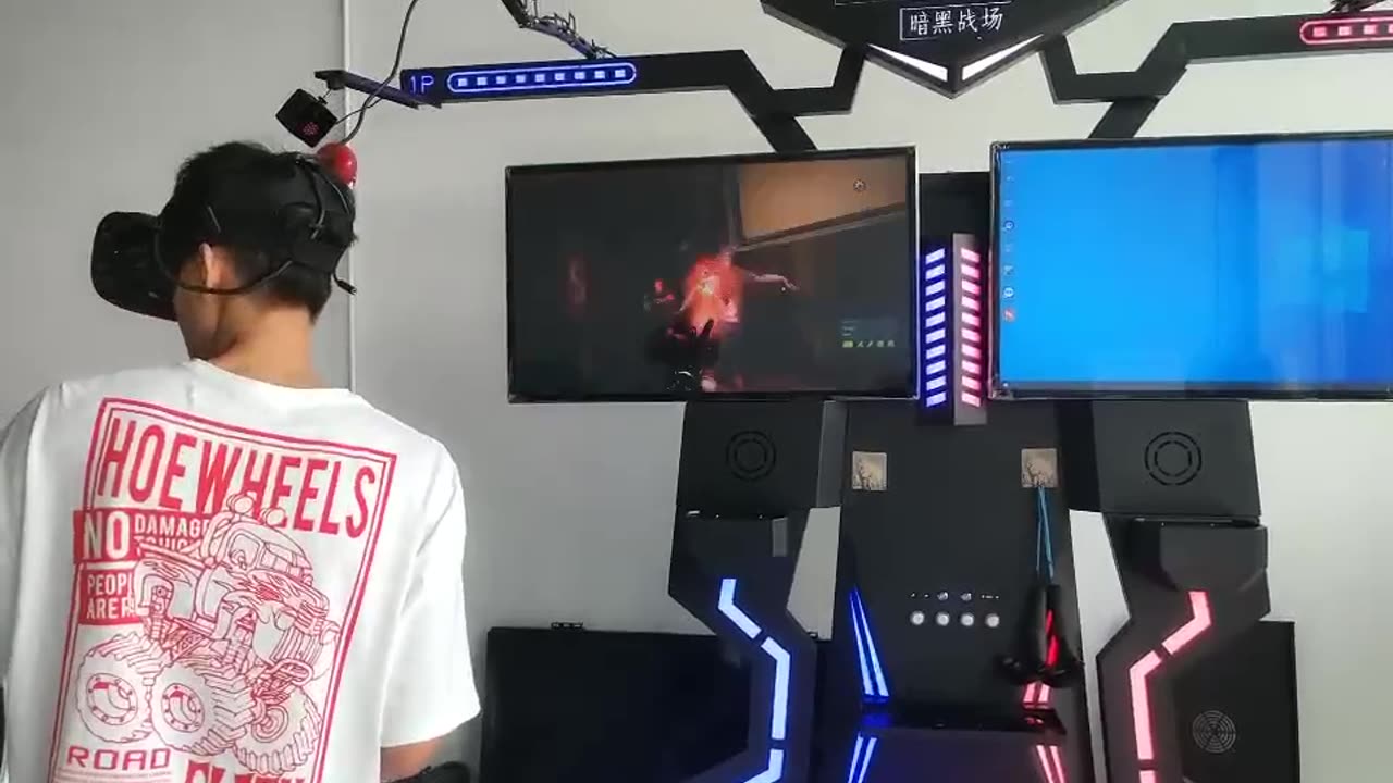A VR game console device that can play against each other