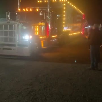 ĐOÀN XE TẢI ĐANG ĐẾN WASHINGTON DC ĐỂ TIÊU DIỆT GIẶC VACCINE.