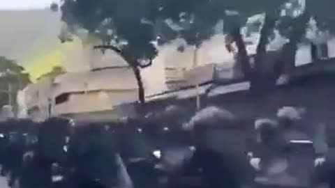 🚨Maduro is deploying his armed forces against the Venezuelan people. He