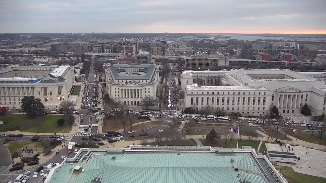 Camera0901USCDLADomeSouth_2021-01-06_Starting_at_16h40min02s370ms.mp4