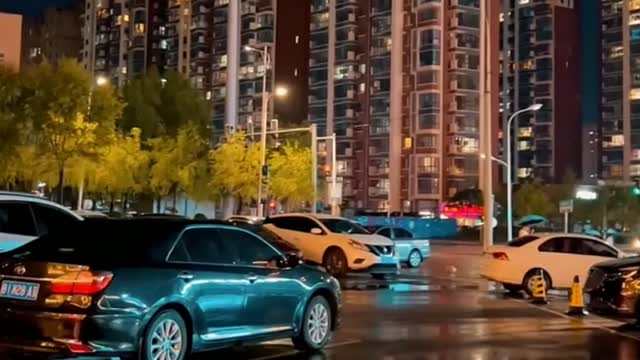 The lively scene of the street in the night rain in the town