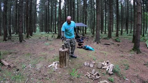 Speed lapse.of using the Hultafors trekking axe