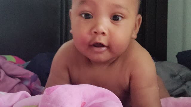 Adorable 6-month old biracial baby learns to 👋