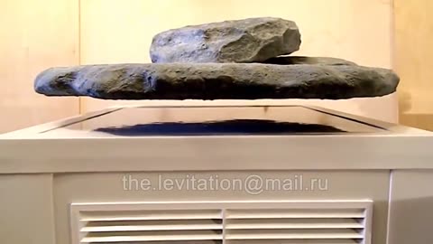 Levitation trough vibration