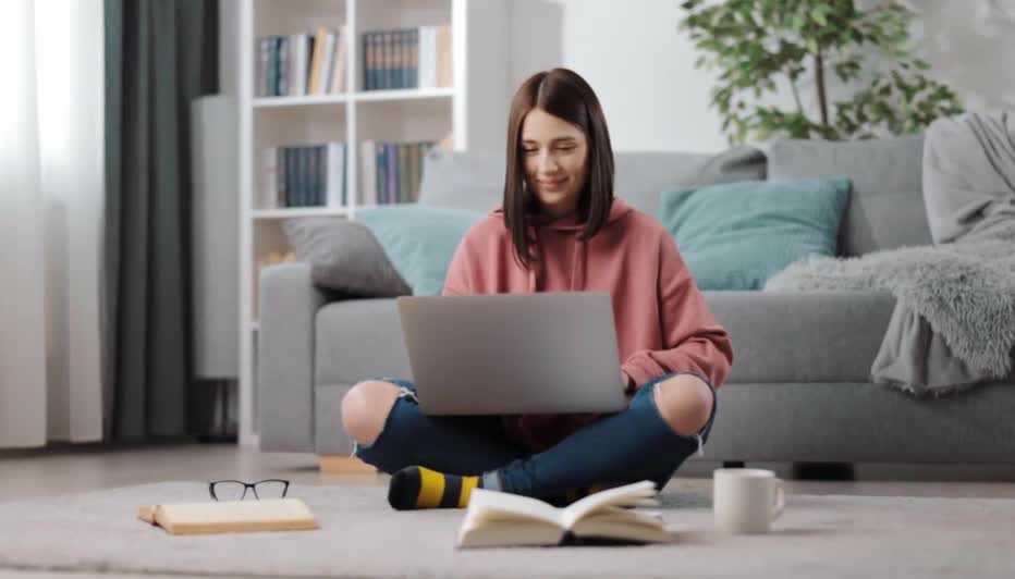 Make a Sustainable Income Automatically from Online Courses without creating any Course