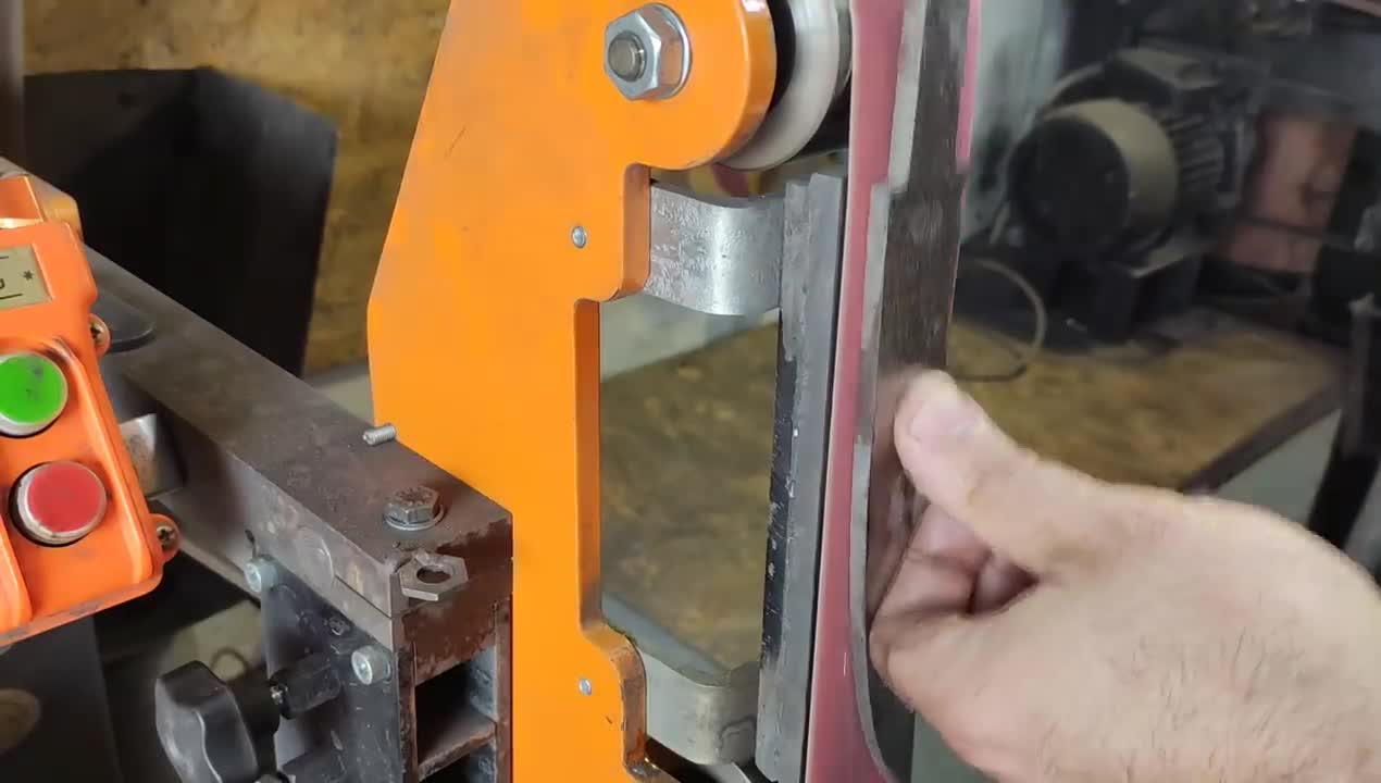 Wootz steel from construction knives . Making BEBUT knife