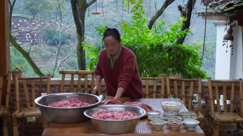 The Happiest Thing about Killing the Annual Pig Is to Store the Meat in Different Ways