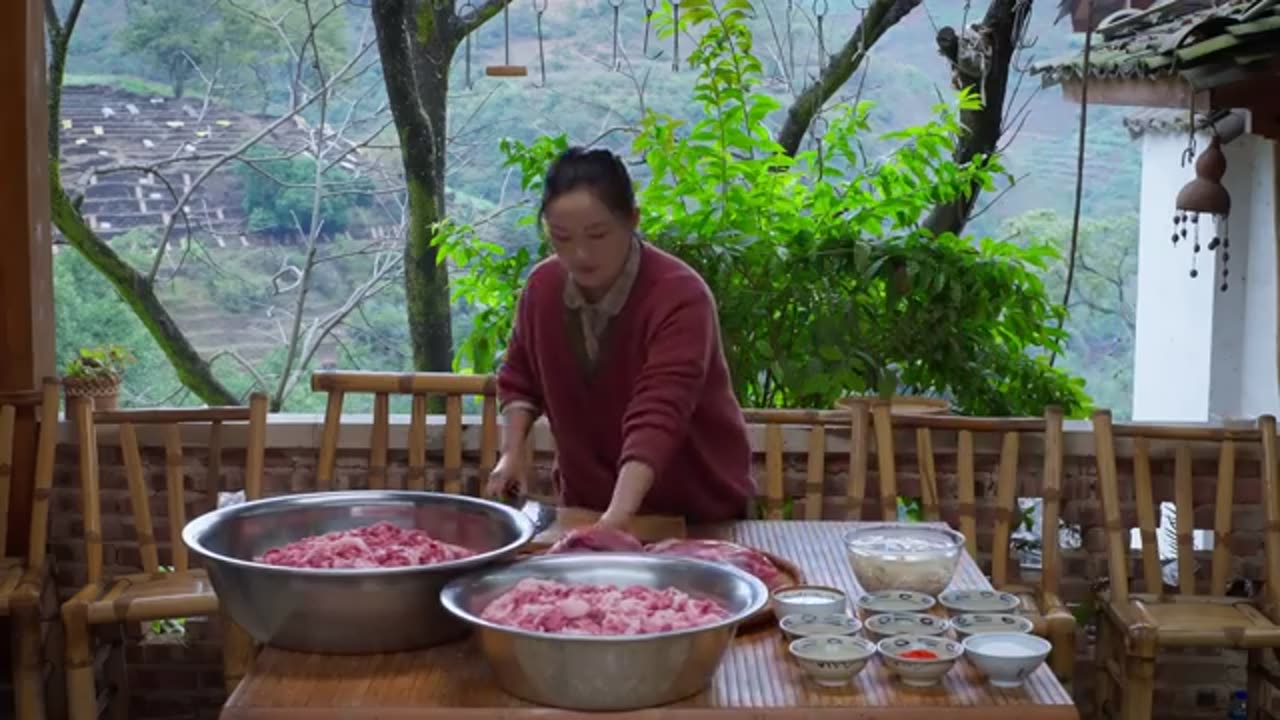 The Happiest Thing about Killing the Annual Pig Is to Store the Meat in Different Ways