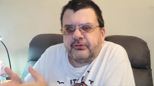 Dementia joe uses cheat sheet🤔
