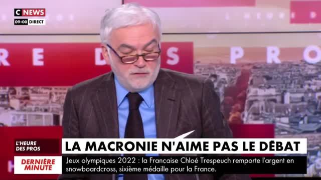 Pascal Praud se paye la macronie