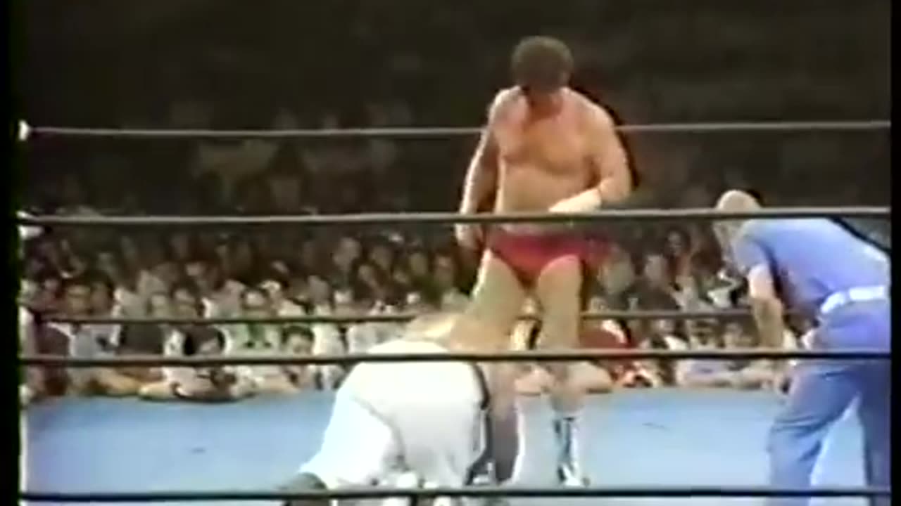 (1978.07.28) Terry Funk vs Abdullah The Butcher - Lumberjack Match - AJPW