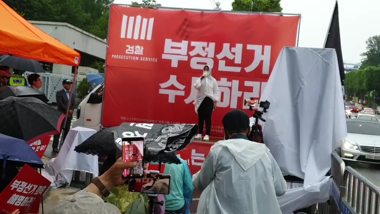 20200616_V3_S02(ZO6YlZ80izA)서초역에서 여학생이 부정선거에 대해 위정자에게 외칩니다. 우리는 청년이기 전에 대한민국의 주인이다
