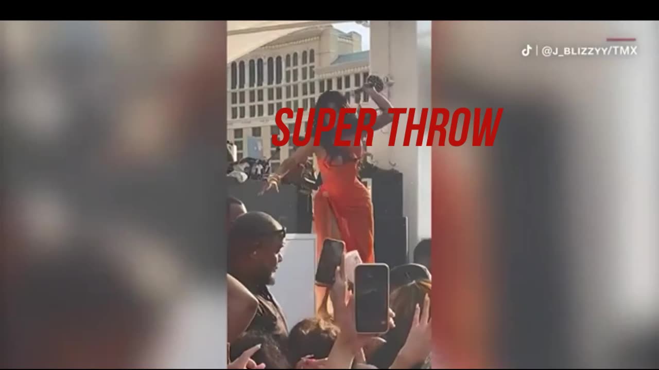 CARDI B MIC SUPER THROW