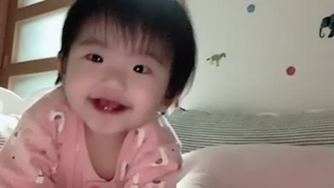 Korean baby's cute laughing video