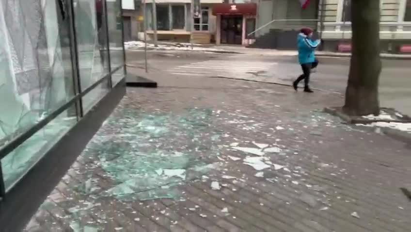 Explosion shatters glass in windows at the "five corners" in the center of the city of Kharkov
