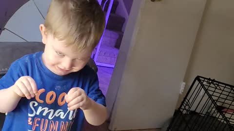 Toddler attempts creepy tickle attack FAILS