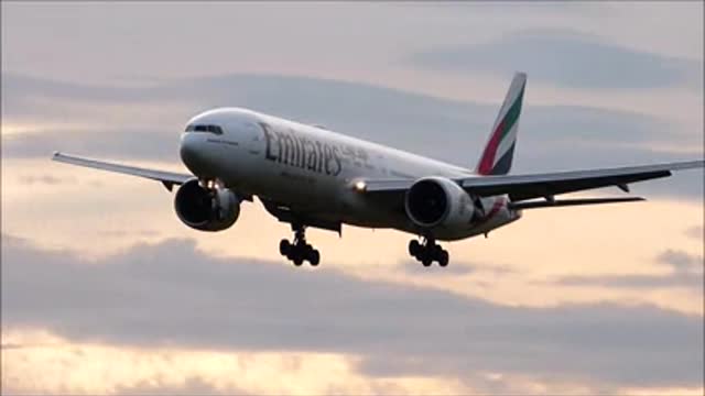 EK BOEING 777 LANDING