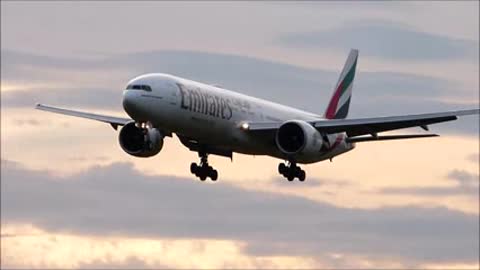 EK BOEING 777 LANDING