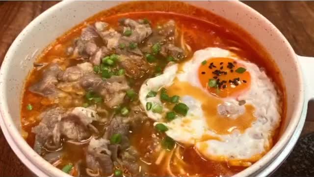 The best way to eat noodles is to love tomatoes