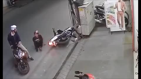 Motorcycle Fails and Crashes