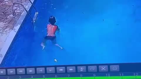 a little boy saved his sister from drowning