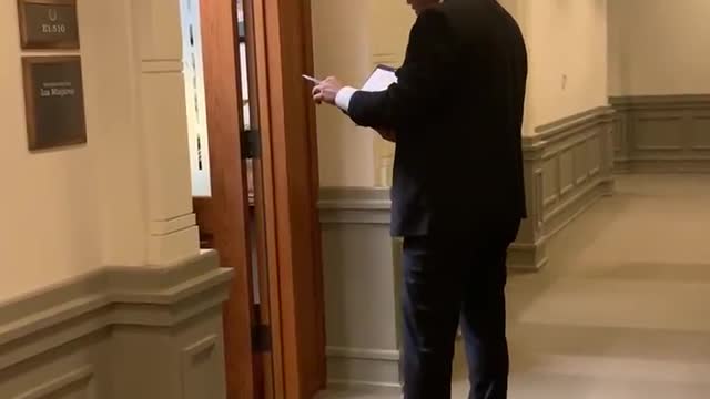 Texas sergeant at arms delivers arrest warrant