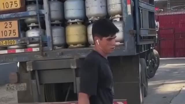 This man is elite 💪🛢