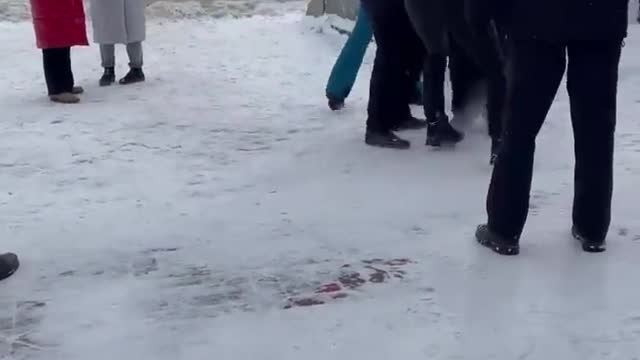 This is how people are detained at anti-war rallies in #Russia