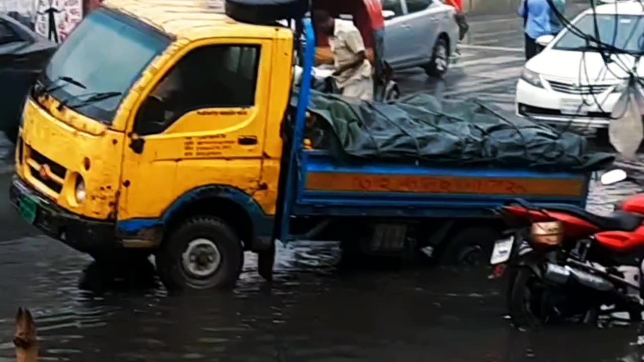 Trouble in Road During Rain In Dhaka