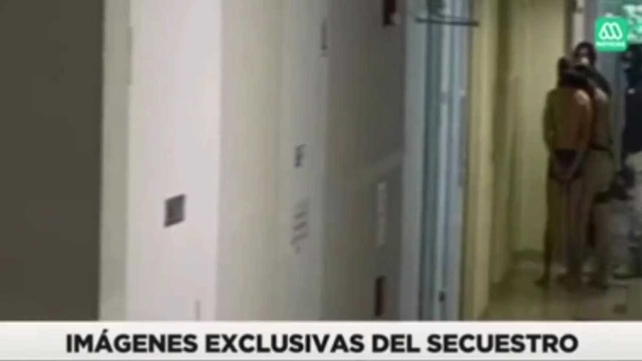 Comunismo : vídeo do soldado venezuelano sequestrado por agentes da tirania de Nicolás Maduro no Chile. Tiraram-no seminu e amarrado, violando o direito internacional.