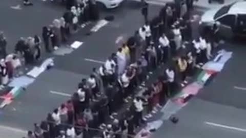 Muslims block the streets of Canada in complete disrespect