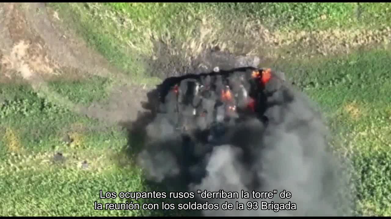 Los ocupantes rusos derriban una torre de una reunión con soldados de la 93.a Brigada