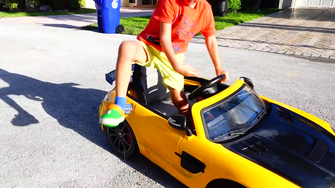 Kids ride on toy cars and change wheels for a funny video of Vlad and Nikita