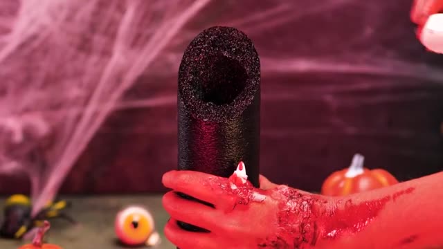 DIY SCARY DECORATION AND COSTUMES FOR HALLOWEEN