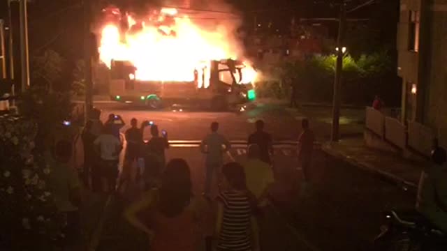 video del incendio de un bus