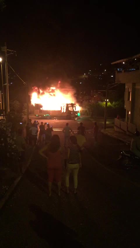 video del incendio de un bus