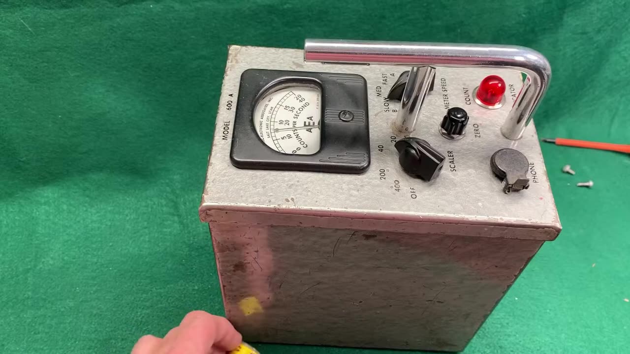 AEA Model 600A Geiger Counter