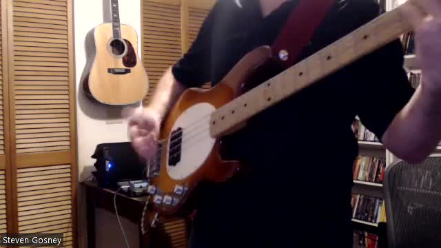 Music: Red Hot Chili Peppers Suck My Kiss playthrough on bass