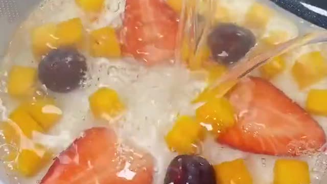 I made fruit jelly cake at home, and it was easy to handle it in three steps